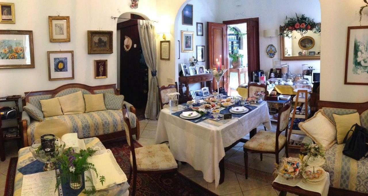 Casa Pontecorvi Bed & Breakfast เวลเลตริ ภายนอก รูปภาพ
