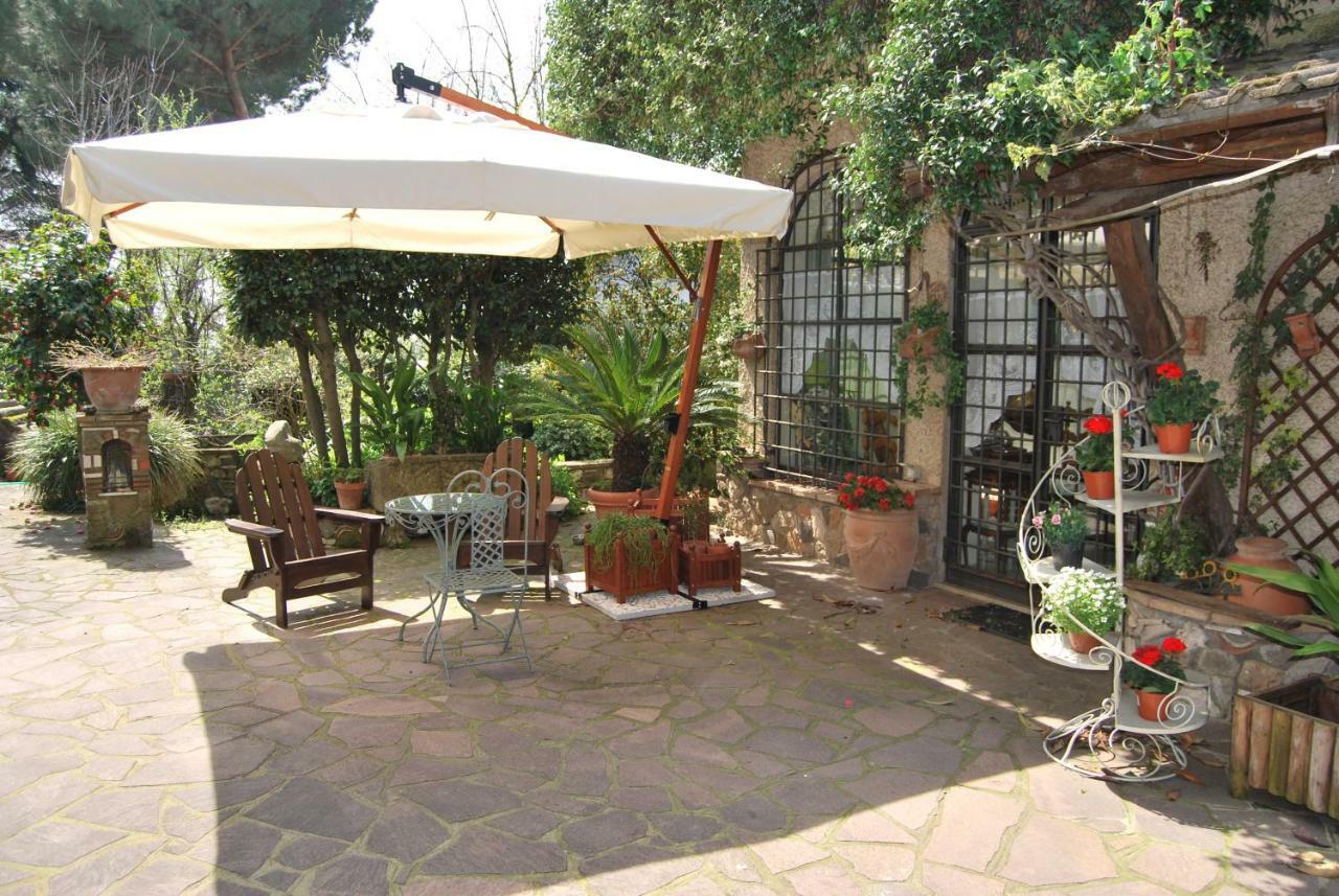 Casa Pontecorvi Bed & Breakfast เวลเลตริ ภายนอก รูปภาพ