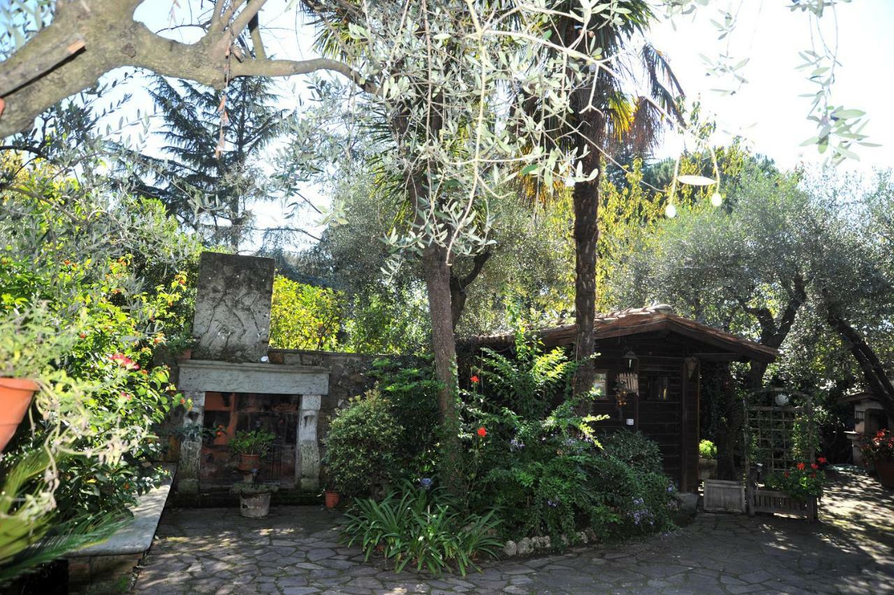 Casa Pontecorvi Bed & Breakfast เวลเลตริ ภายนอก รูปภาพ