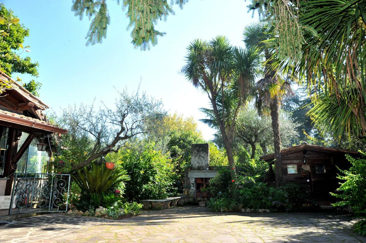 Casa Pontecorvi Bed & Breakfast เวลเลตริ ภายนอก รูปภาพ