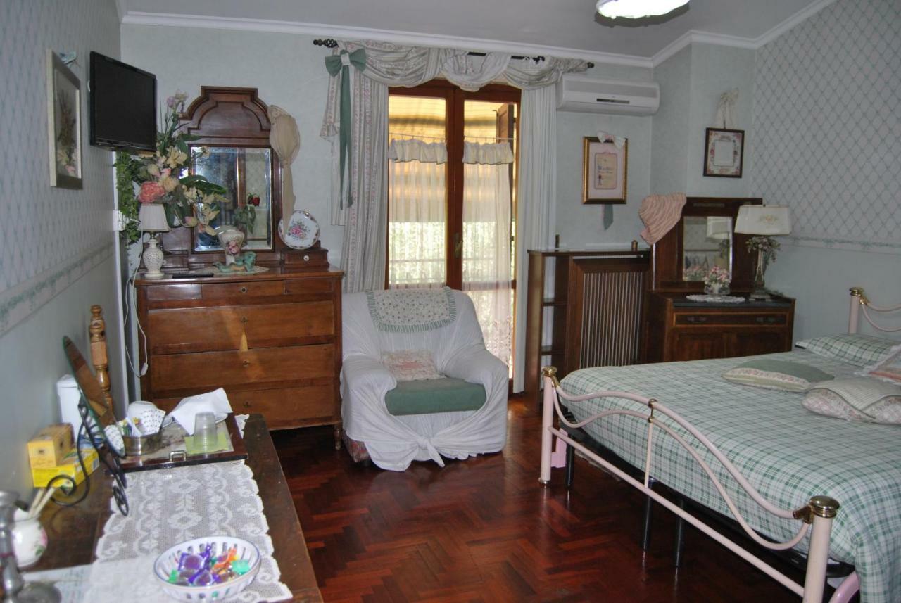 Casa Pontecorvi Bed & Breakfast เวลเลตริ ภายนอก รูปภาพ