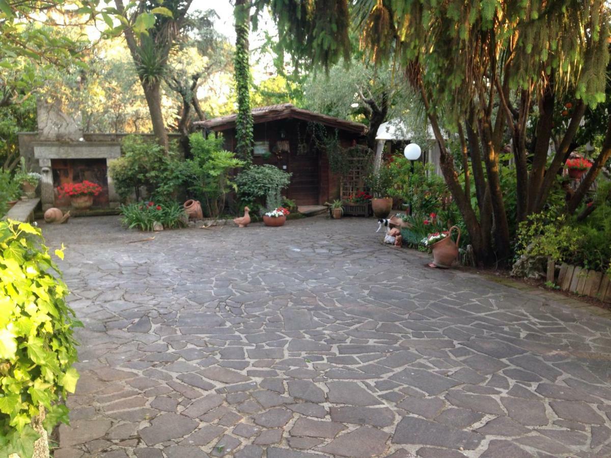 Casa Pontecorvi Bed & Breakfast เวลเลตริ ภายนอก รูปภาพ